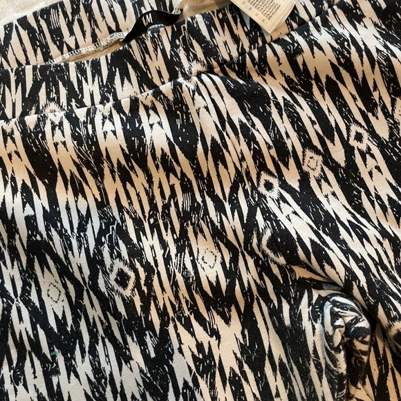 H&M Patterned Leggings - Picture 2 of 2